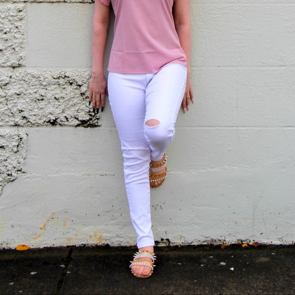 Worn once for pics❤️White High Waisted Jeans Slim Fit. Med